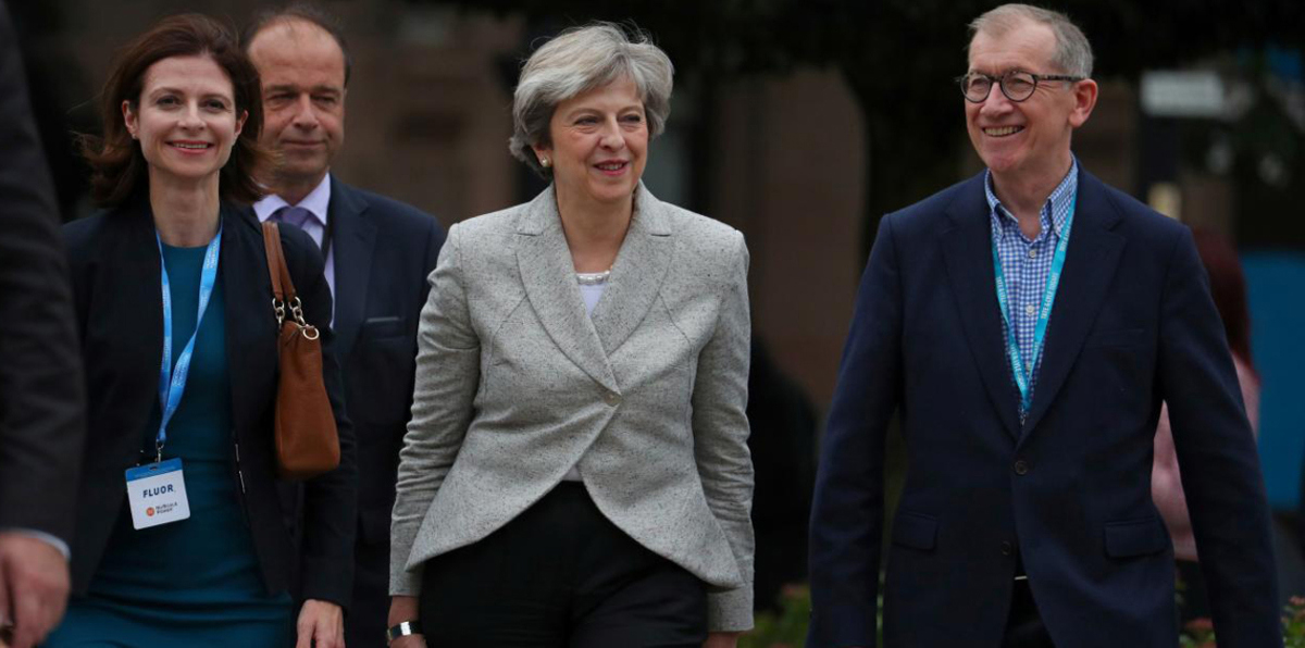 فريق تيريزا ماي يعد خططًا طارئة لإجراء انتخابات في نوفمبر