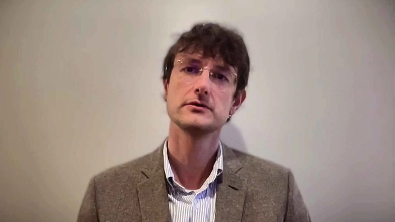 خبير فرنسي: تراجع ثقة الجزائر بباريس يفتح المجال لـ"قوى أخرى"