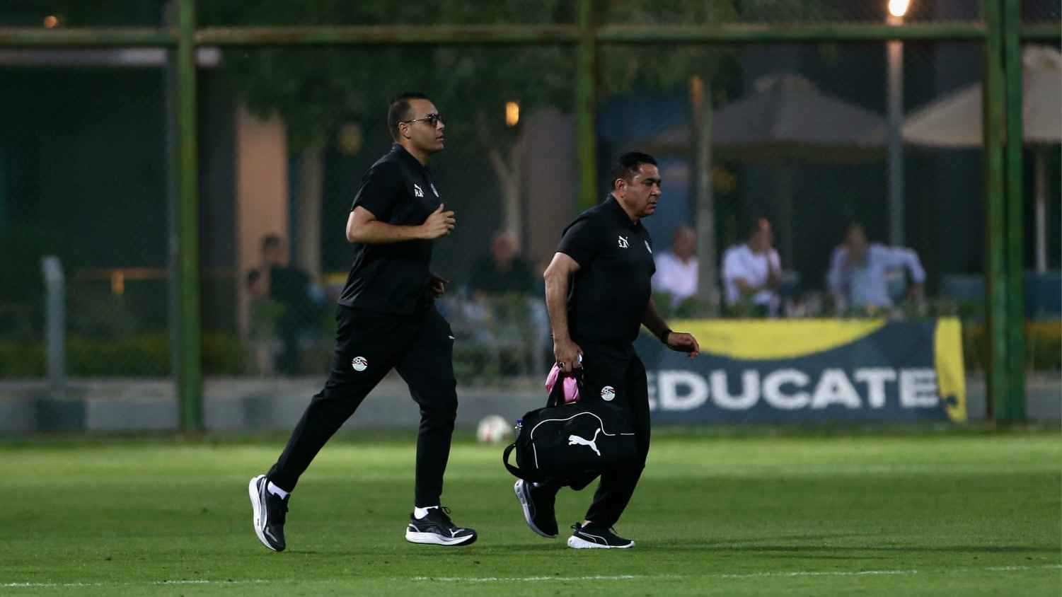 بلع لسانه.. طبيب منتخب مصر ينقذ لاعب سلطنة عمان 