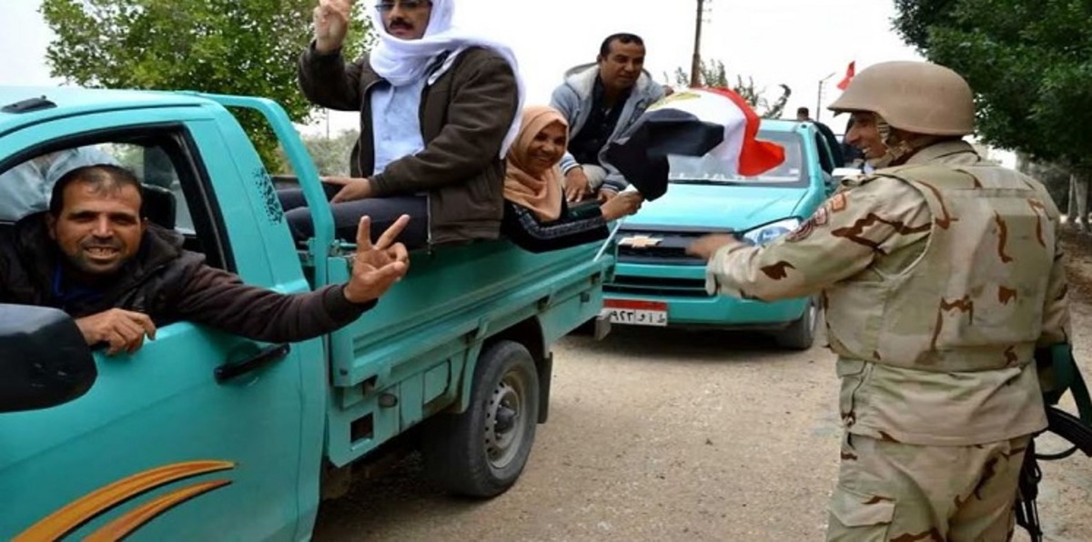 الجيش المصري يُعلن تطهير "الشيخ زويد" من المسلّحين (صور)