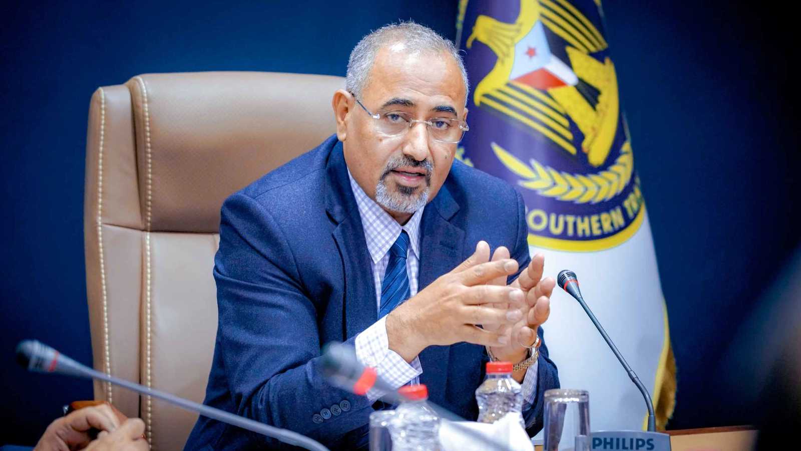 الانتقالي الجنوبي: الزبيدي في عدن ومستمر بممارسة مهامه