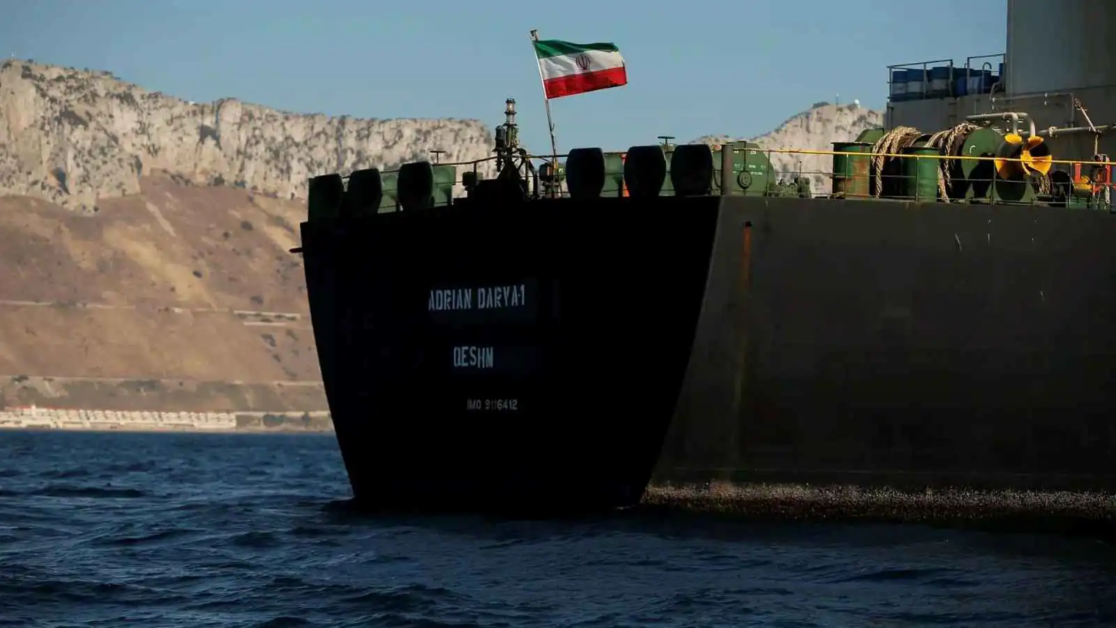 أمبري: مجهولون يسيطرون على سفينة تحمل علم إيران قبالة الصومال