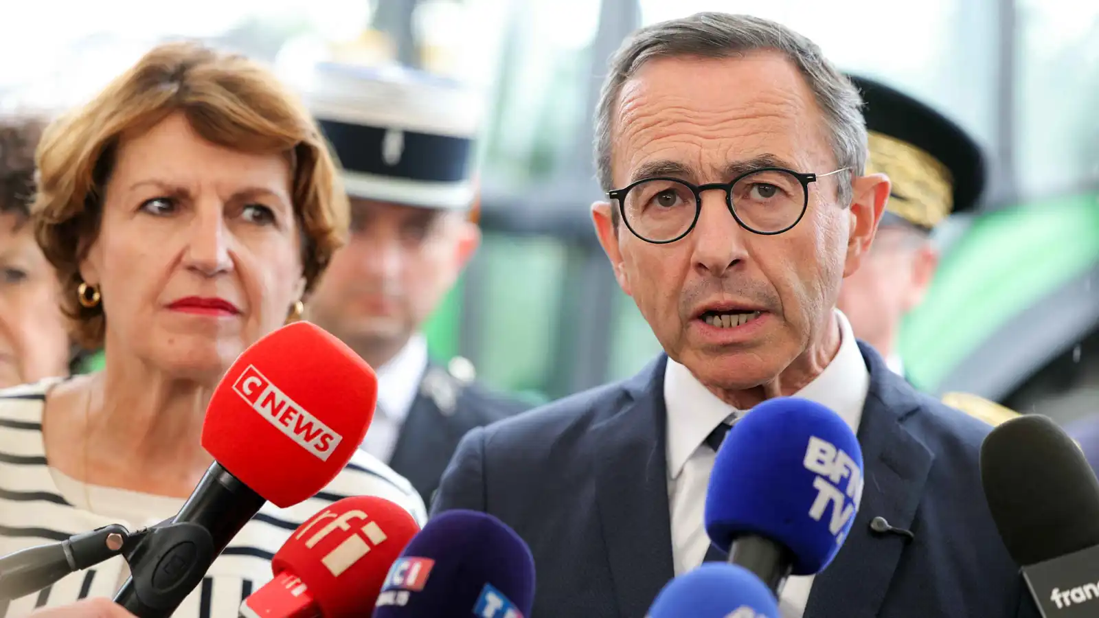 فرنسا.. عاصفة في معسكر ماكرون بسبب وزير الداخلية