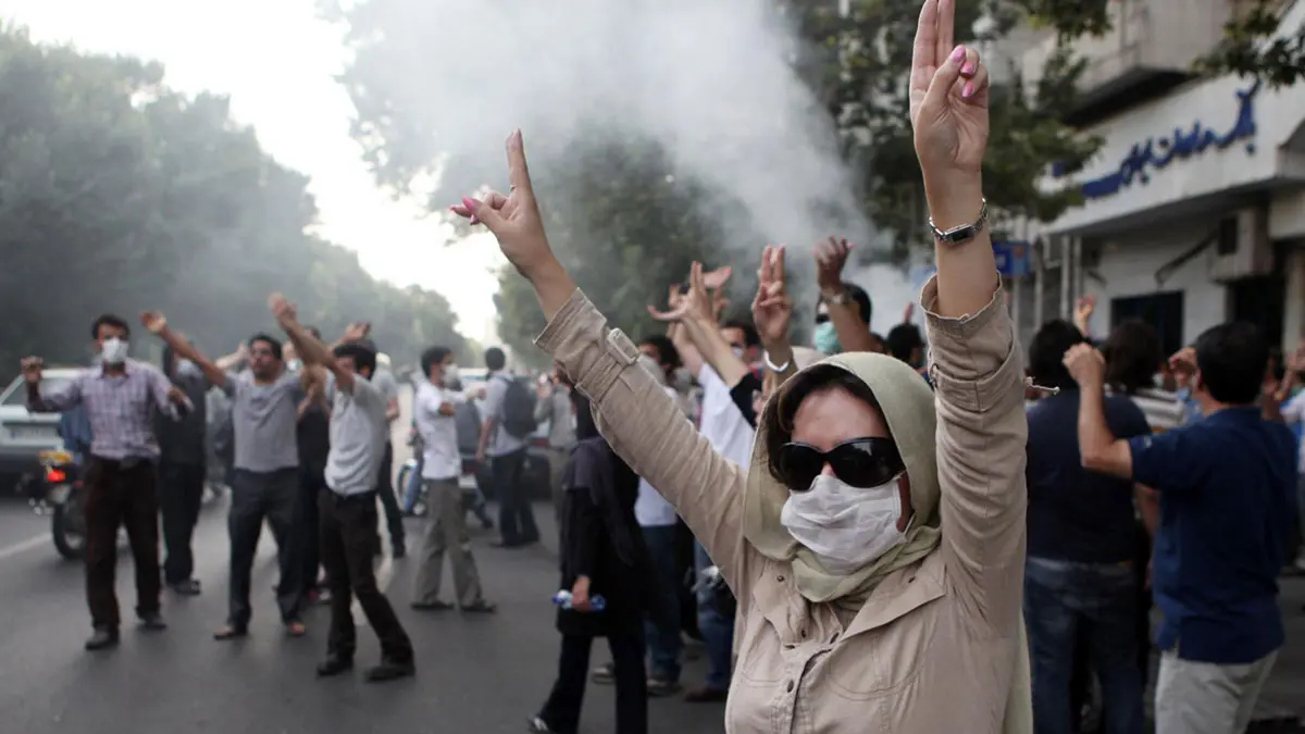 "ديلي تلغراف": الحرس الثوري الإيراني يسرق جثث المتظاهرين من ثلاجات الموتى لإخفاء المجازر