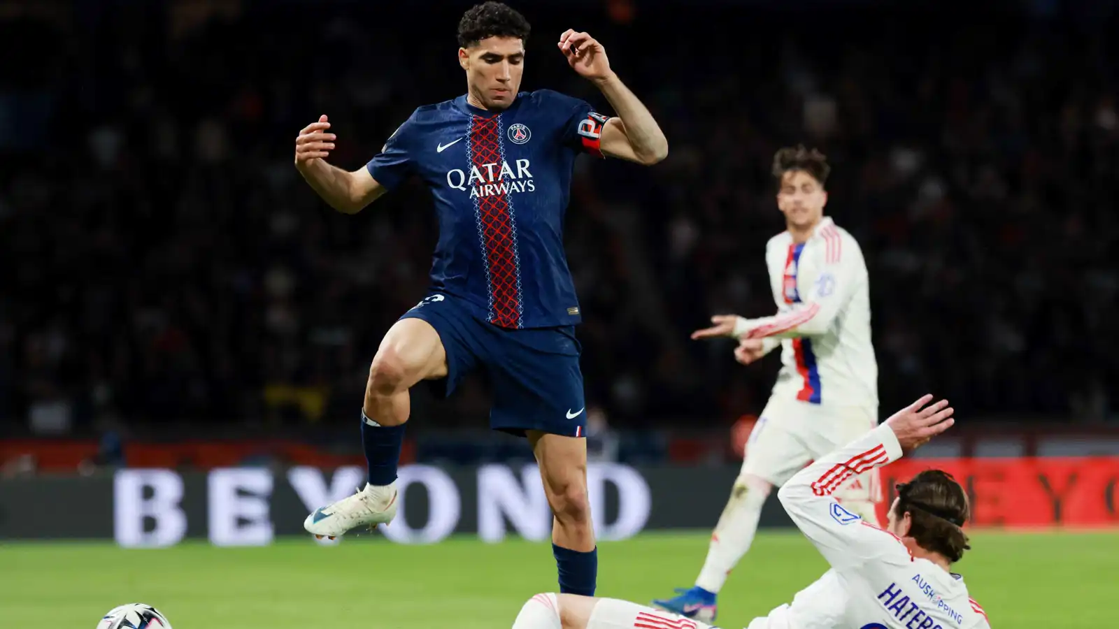 أشرف حكيمي يثير رعب منتخب المغرب وباريس سان جيرمان