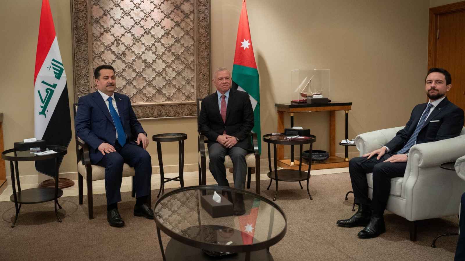 ملك الأردن ورئيس وزراء العراق يبحثان تطورات سوريا