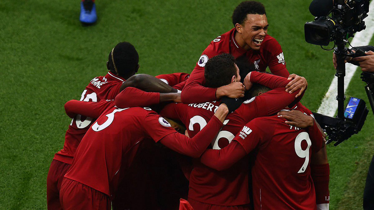 مباراة ليفربول وتوتنهام.. احتفال "مسؤول غامض" على دكة البدلاء بفوز "الريدز" يثير الجدل (فيديو وصور)