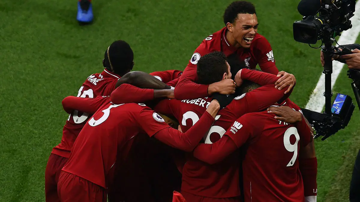 مباراة ليفربول وتوتنهام.. احتفال "مسؤول غامض" على دكة البدلاء بفوز "الريدز" يثير الجدل (فيديو وصور)