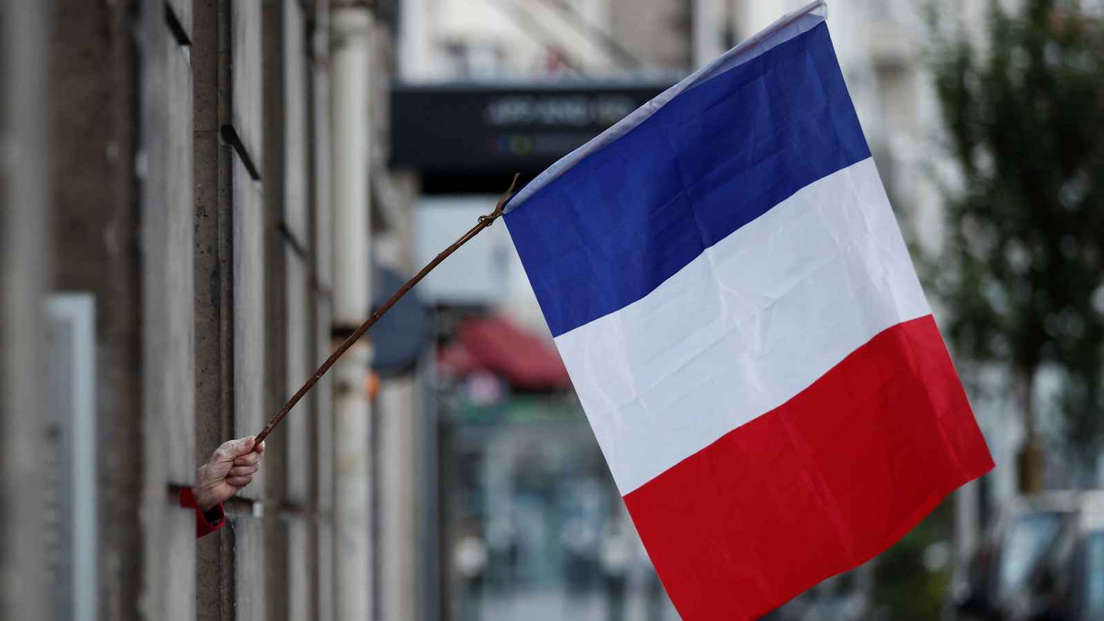 خبير فرنسي يكشف مخاطر عدم إقرار موازنة 2025