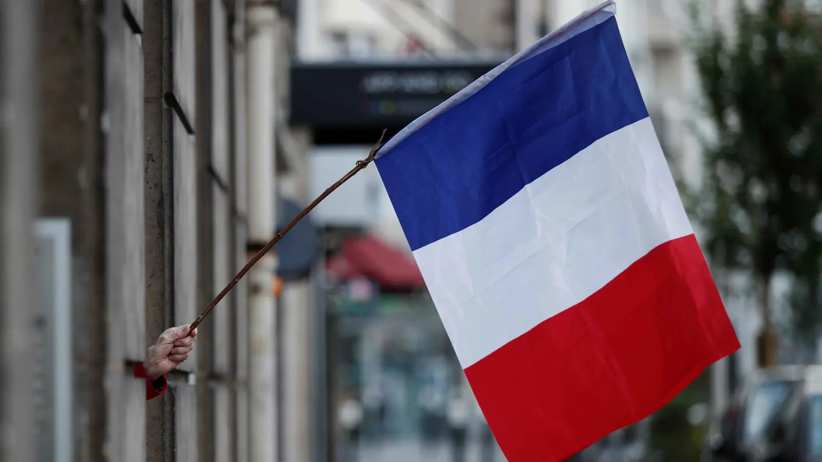 خبير فرنسي يكشف مخاطر عدم إقرار موازنة 2025