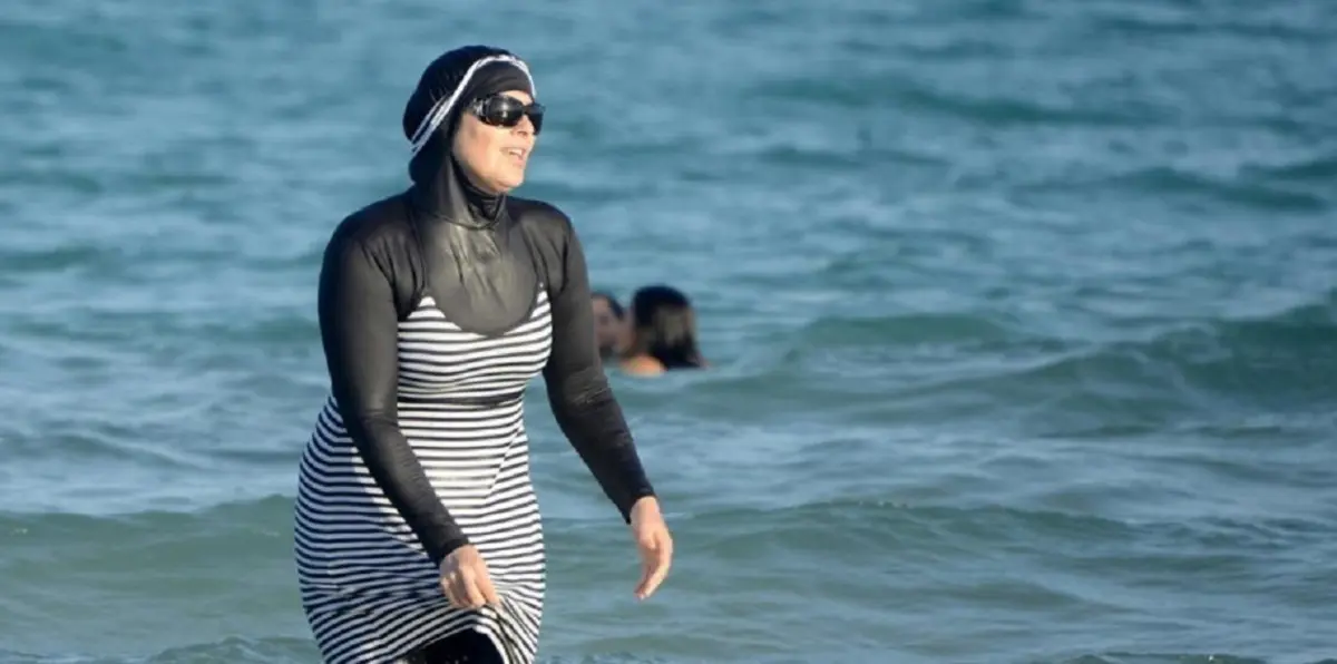 منتجعات لبنانية تمنع السباحة النسائية بـ "البوركيني"