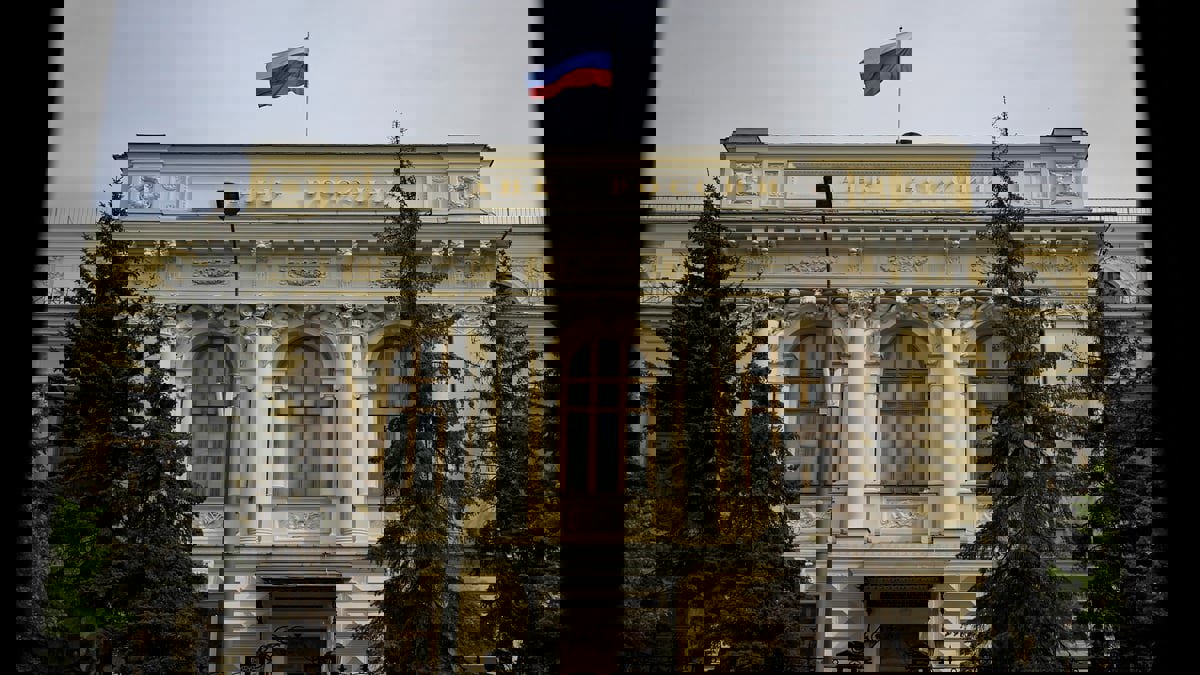 البنك المركزي الروسي يرفع سعر الفائدة للسيطرة على انخفاض الروبل