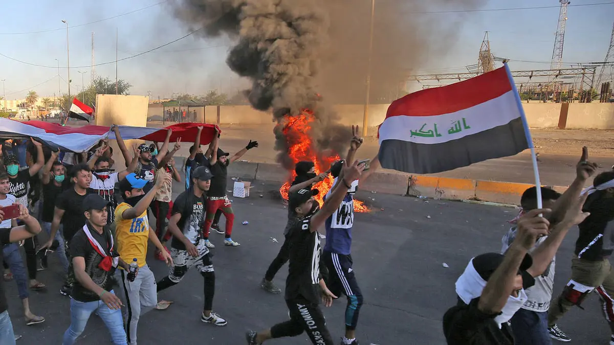 محتجون يضرمون النار في مقر حركة "امتداد" جنوب العراق