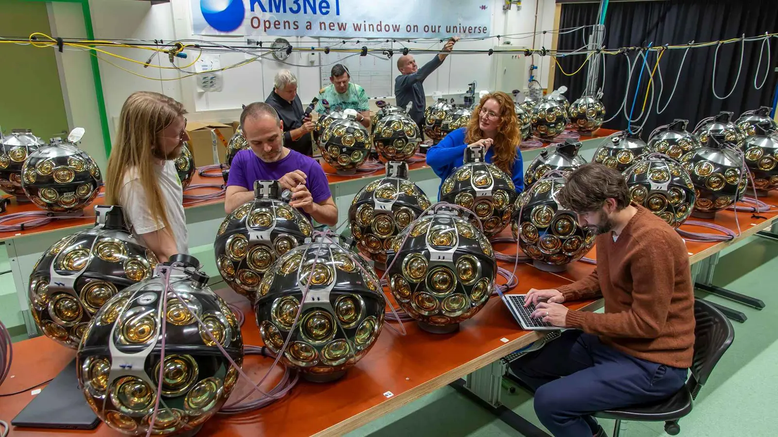 جسيم "شبحي" فائق الطاقة يصل الأرض.. ما قصته؟ (صور)