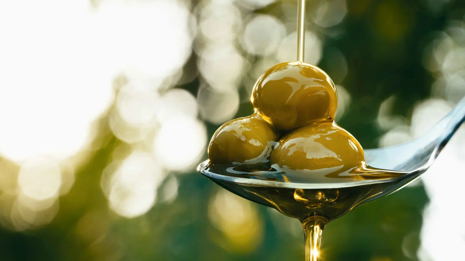 "ملعقة زيت زيتون على الريق" ووهم "الترند الصحي"