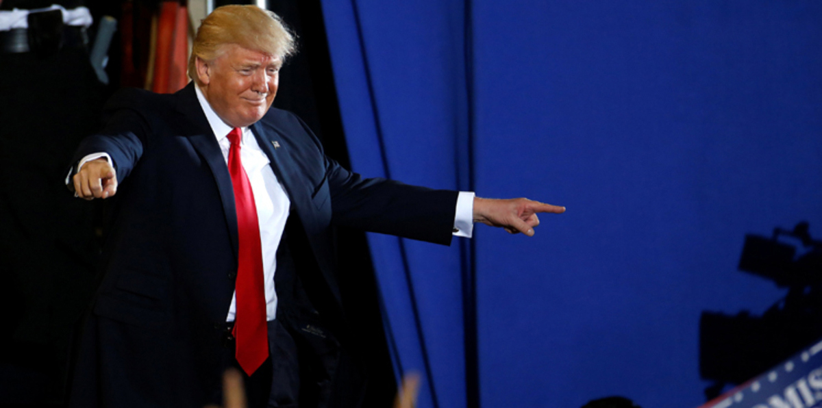 محتفلًا بمرور 100 يوم على حكمه.. ترامب: معارك كبرى آتية