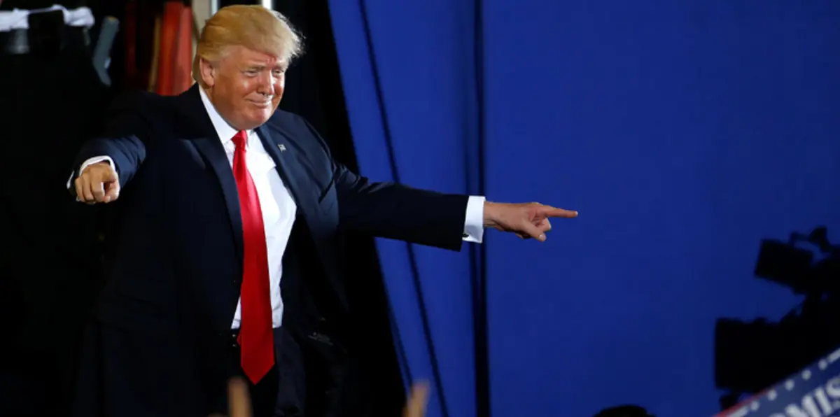 محتفلًا بمرور 100 يوم على حكمه.. ترامب: معارك كبرى آتية