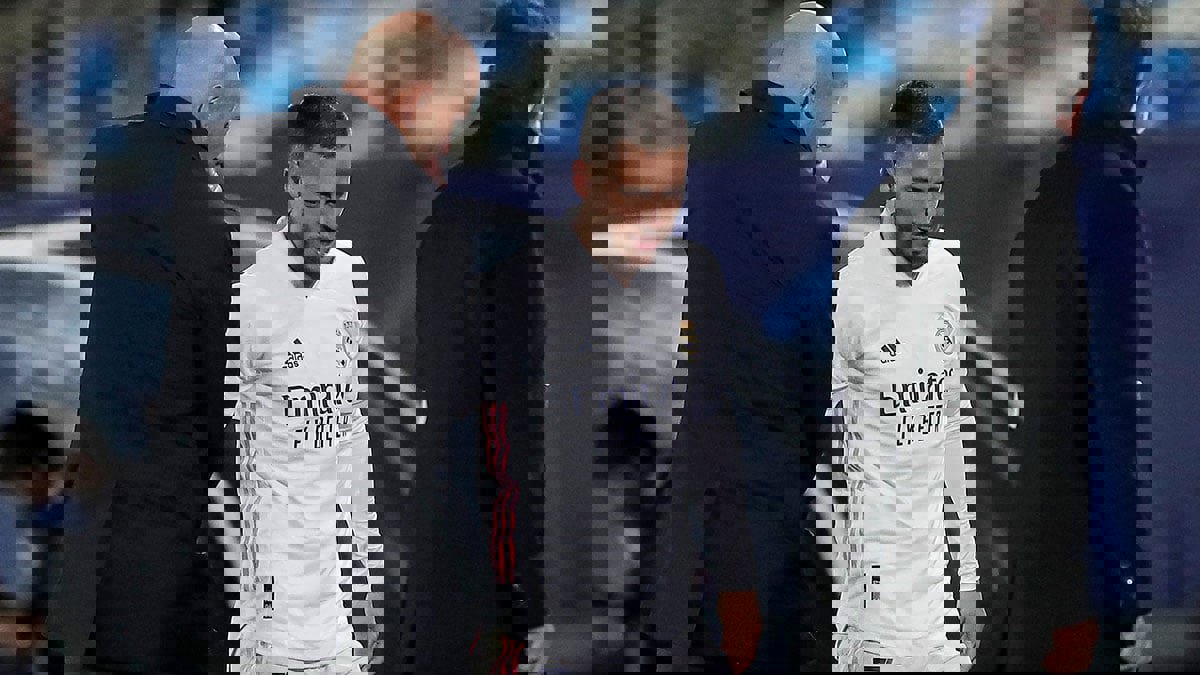زيدان يوضح تفاصيل إصابة هازارد بعد استبداله في مباراة ريال مدريد وإنتر ميلان