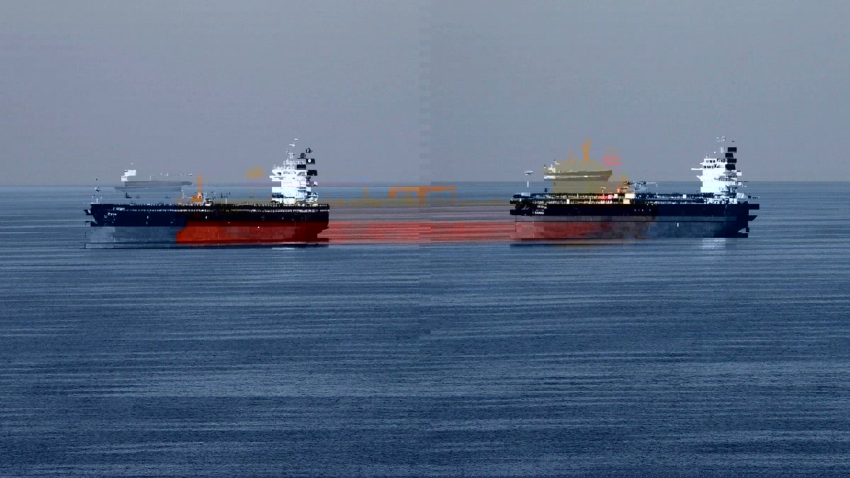 مصدران: وصول فريق الأمم المتحدة إلى ناقلة منكوبة قبالة ساحل اليمن قد يستغرق أسابيع