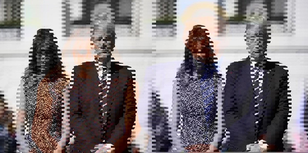 خلاف ترامب وميلانيا يظهر مجددًا في مطار فلوريدا (صور وفيديو)