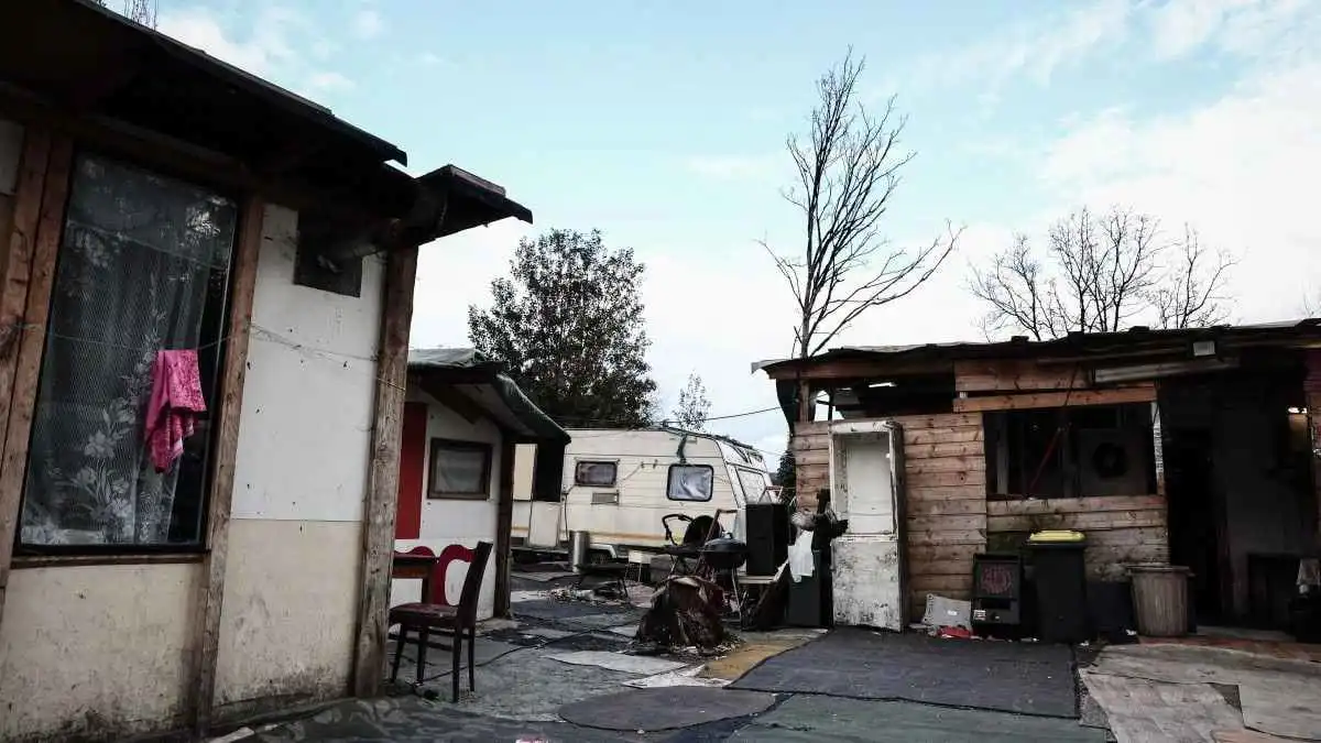 سكانه يعيشون قلقا دائما.. أحد أكبر الأحياء العشوائية الفرنسية مهدد بالإزالة