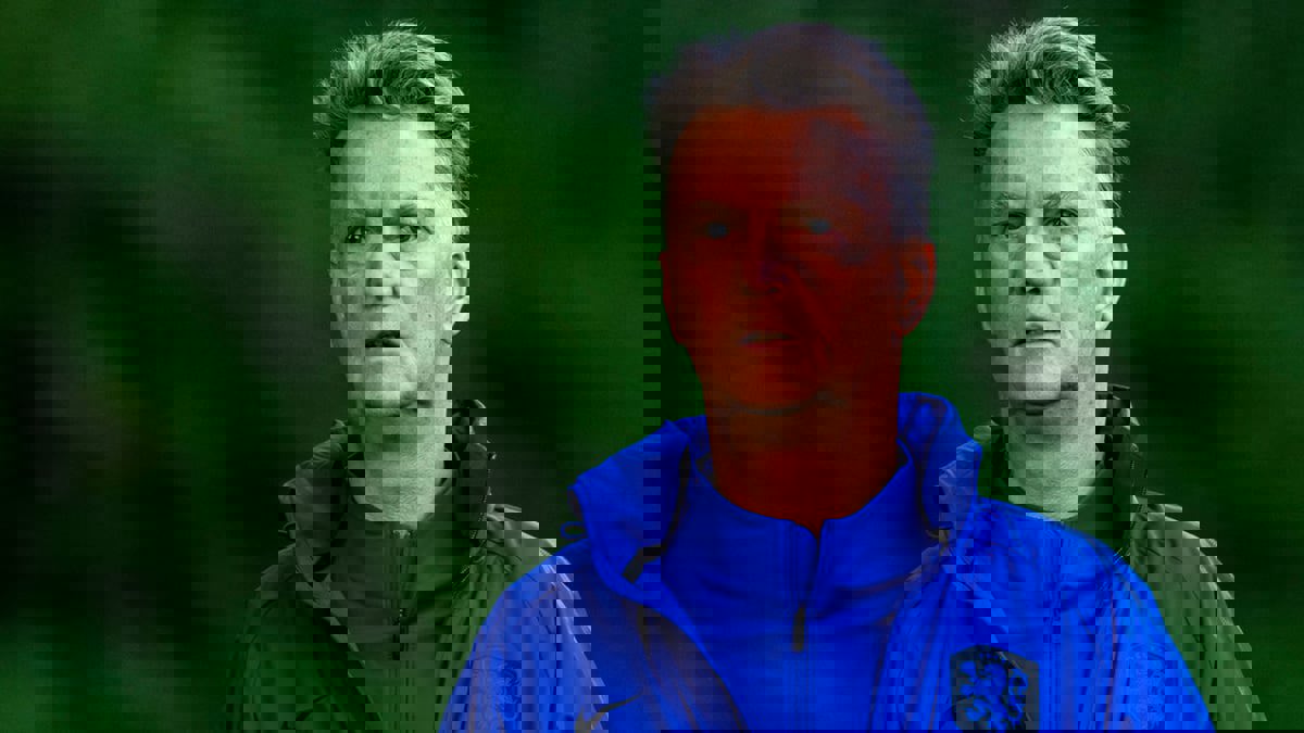 فان غال يقود تدريبات هولندا مستقلا عربة غولف بعد سقوطه مصابا من على الدراجة (فيديو)