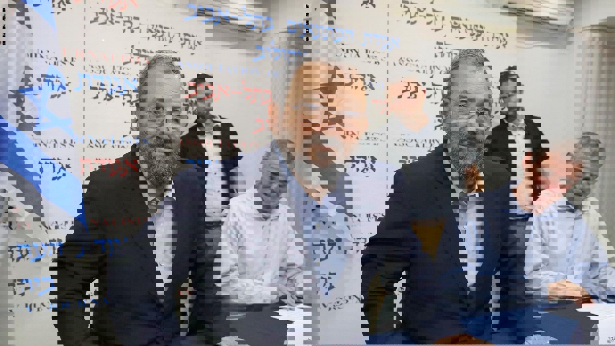 ملامح التحالفات السياسية الإسرائيلية تتشكل واليسار "يلفظ" باراك