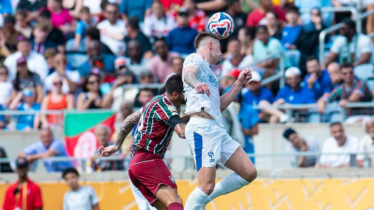 مبروك فلومينينسي.. نجم النصر السعودي السابق يستفز الهلال (صورة)