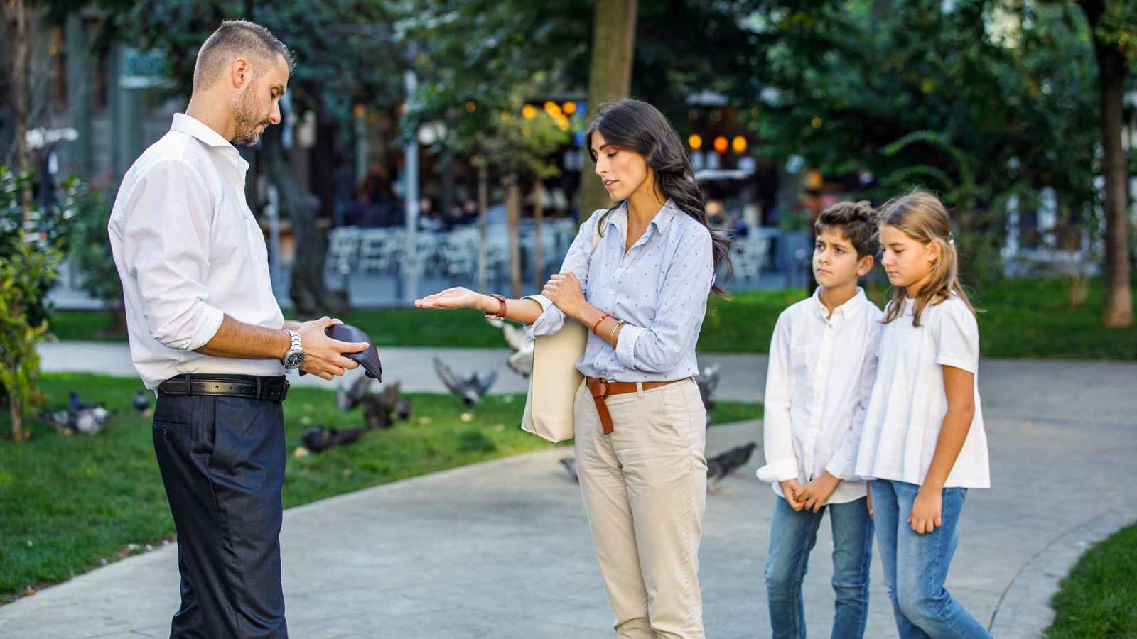 كيف يؤثر طلاق الوالدين المتأخر على صحة المراهقين النفسية؟