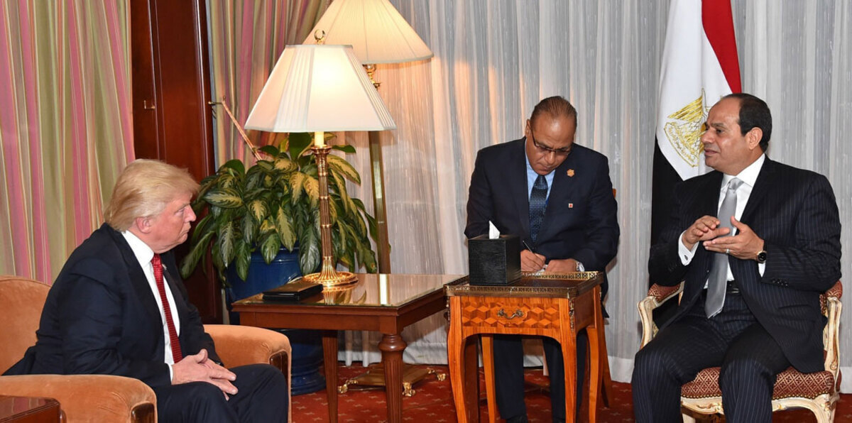 ترامب يتصل هاتفيًا بالسيسي بشأن أزمة قطر ويدعو إلى مفاوضات لحل الأزمة