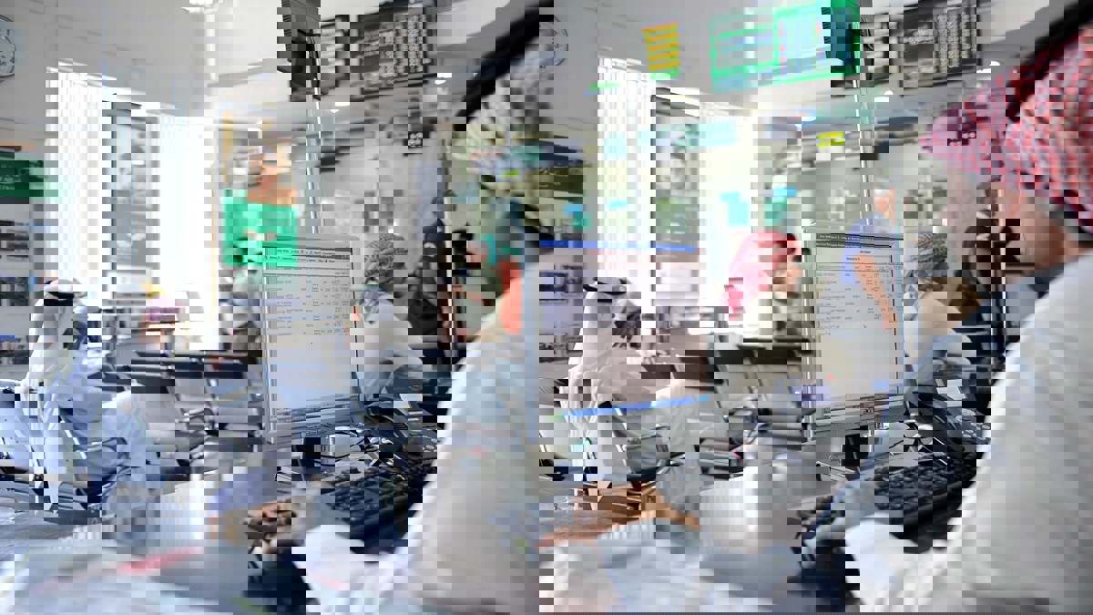 الإقراض المصرفي السعودي يقفز وطرح أرامكو يرفع المعروض النقدي