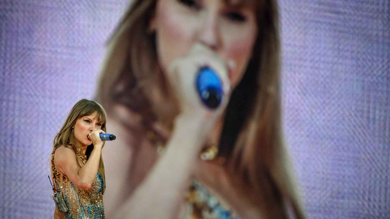 تايلور سويفت تختتم جولة "العصور" بأغان جديدة