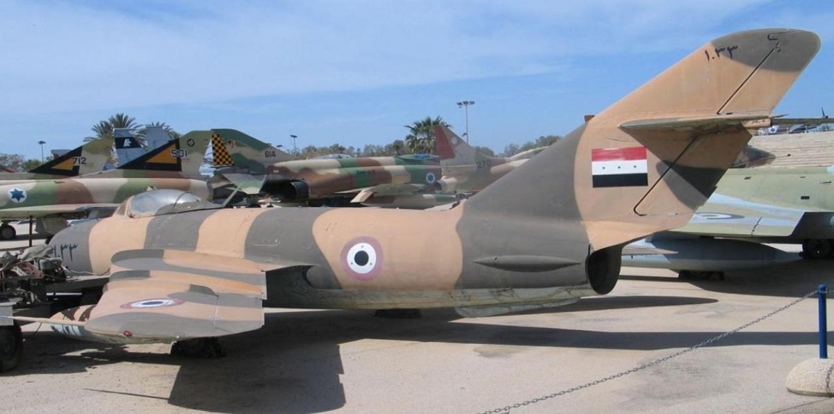 مسؤولون أمريكيون: الجيش السوري ينقل عتادًا جويًا قبل ضربات محتملة