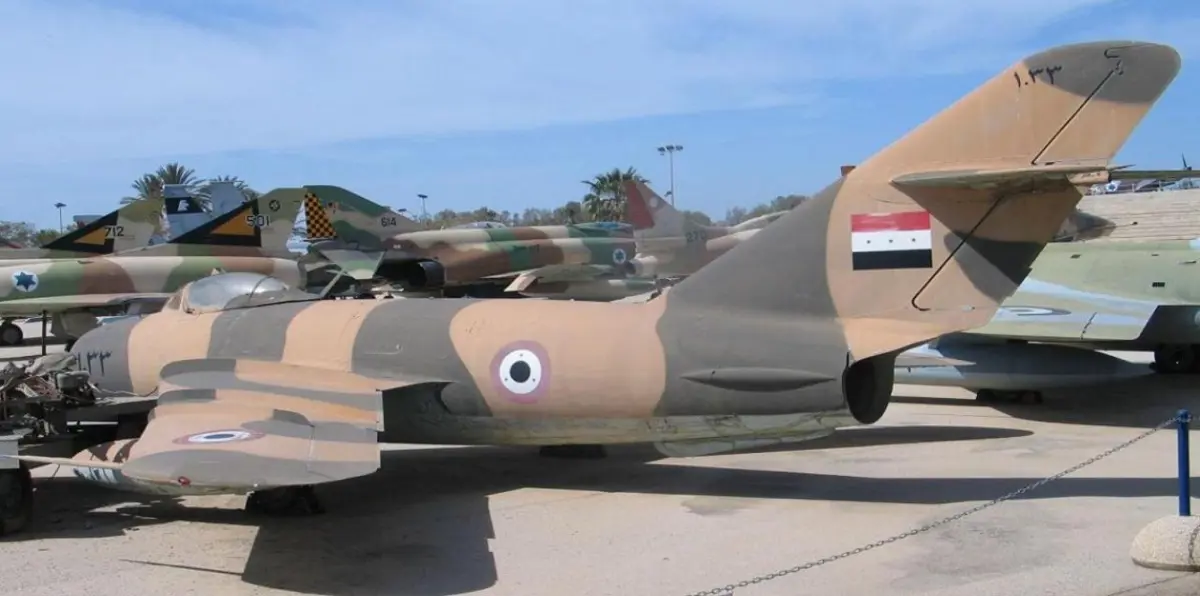 مسؤولون أمريكيون: الجيش السوري ينقل عتادًا جويًا قبل ضربات محتملة