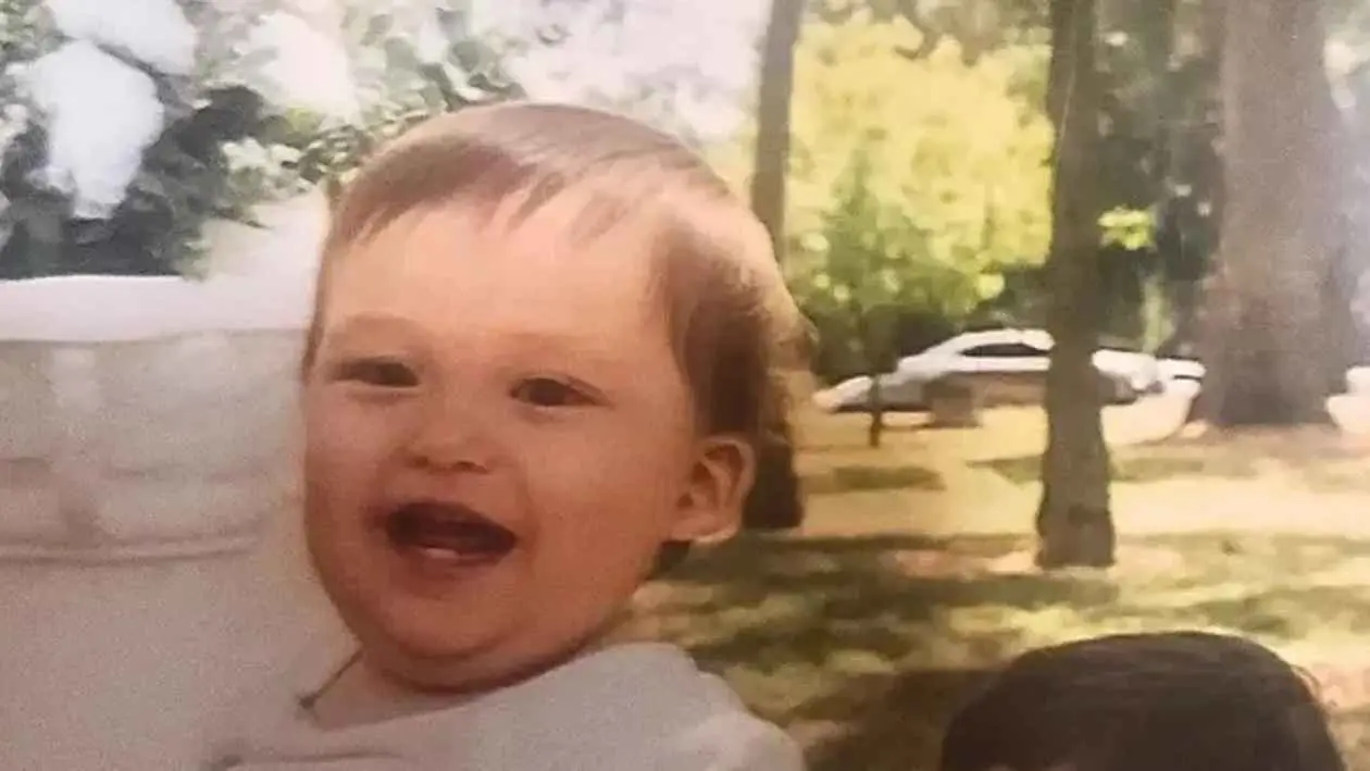 موعد تجميلي يتحوّل إلى مأساة.. وفاة رضيع داخل سيارة مغلقة بكاليفورنيا