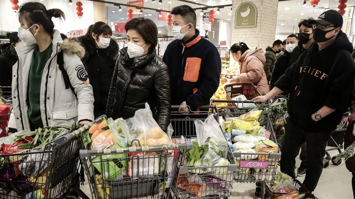 دراسة: بائعة أسماك في سوق ووهان الصينية أول مصابة بكورونا