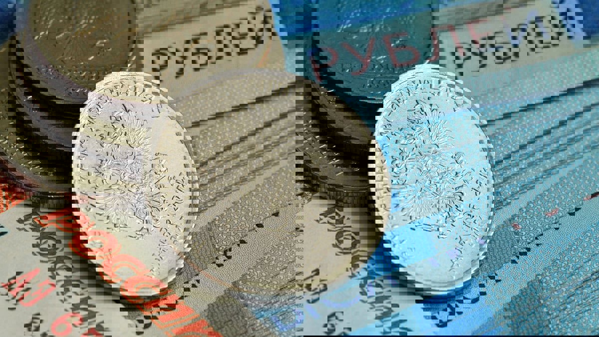 الروبل الروسي يسجل مستويات مرتفعة جديدة مقابل الدولار واليورو