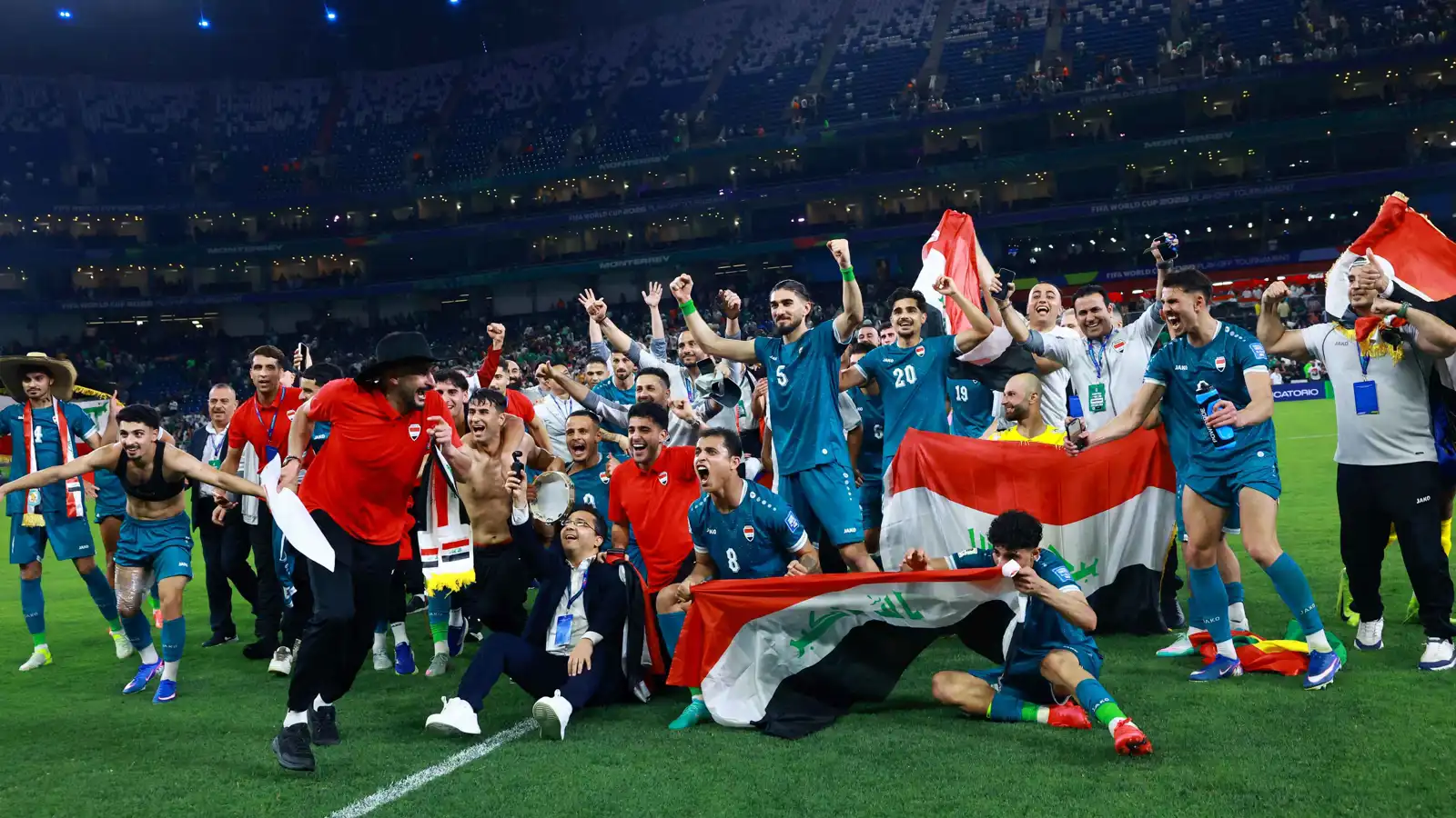 استقبال مثير لمنتخب العراق في الأردن بعد التأهل لكأس العالم (فيديو وصور)