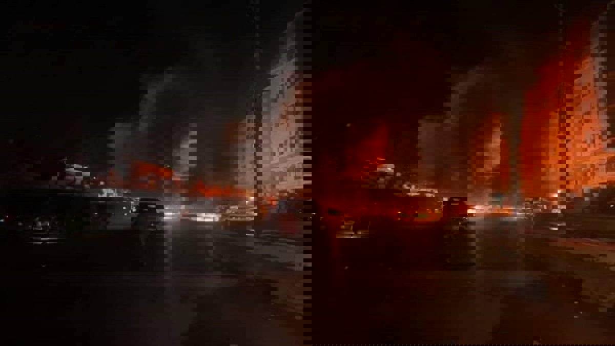 احتجاجات غاضبة في عدن بسبب تردي الخدمات (فيديو)