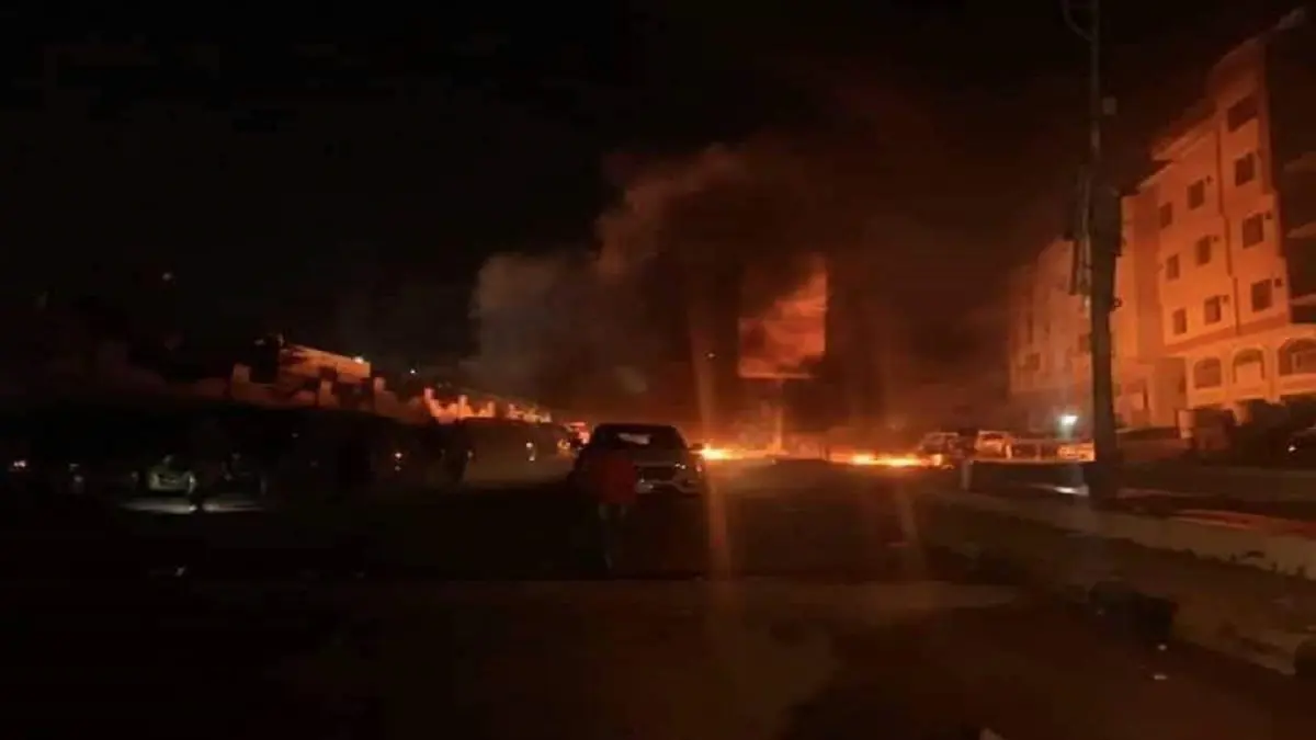 احتجاجات غاضبة في عدن بسبب تردي الخدمات (فيديو)