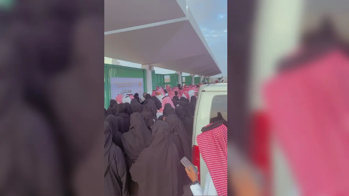 حفل تخرج جامعة الطائف.. مشاهد التزاحم تثير انتقادات حادة