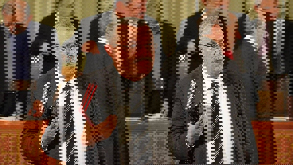 يلقب بـ"أخطبوط القضاء" التونسي.. من هو نور الدين البحيري؟