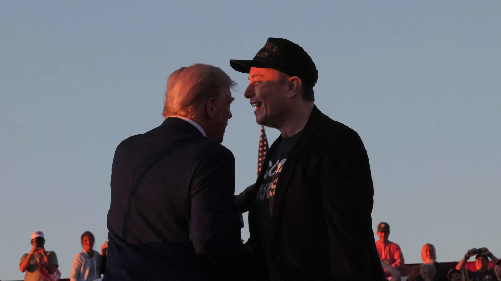 2.37 مليار دولار تضع ماسك في قلب شبهات تضارب المصالح