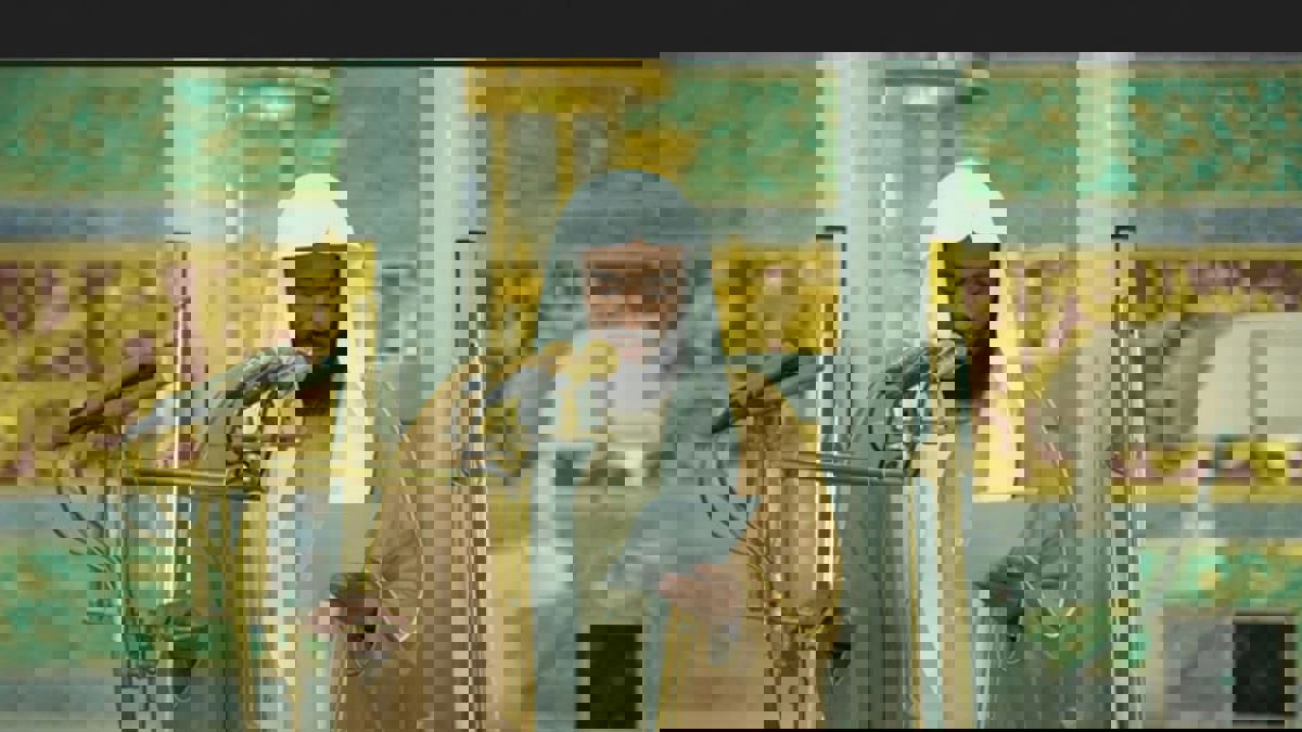 إمام المسجد النبوي الشريف يبكي في خطبة جمعة مؤثرة أمام آلاف المصلين