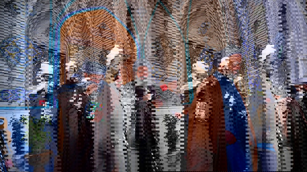 الحوزة الشيعية في إيران تطالب باعتقال وزير الاتصالات وتقديمه لمحاكمة عاجلة