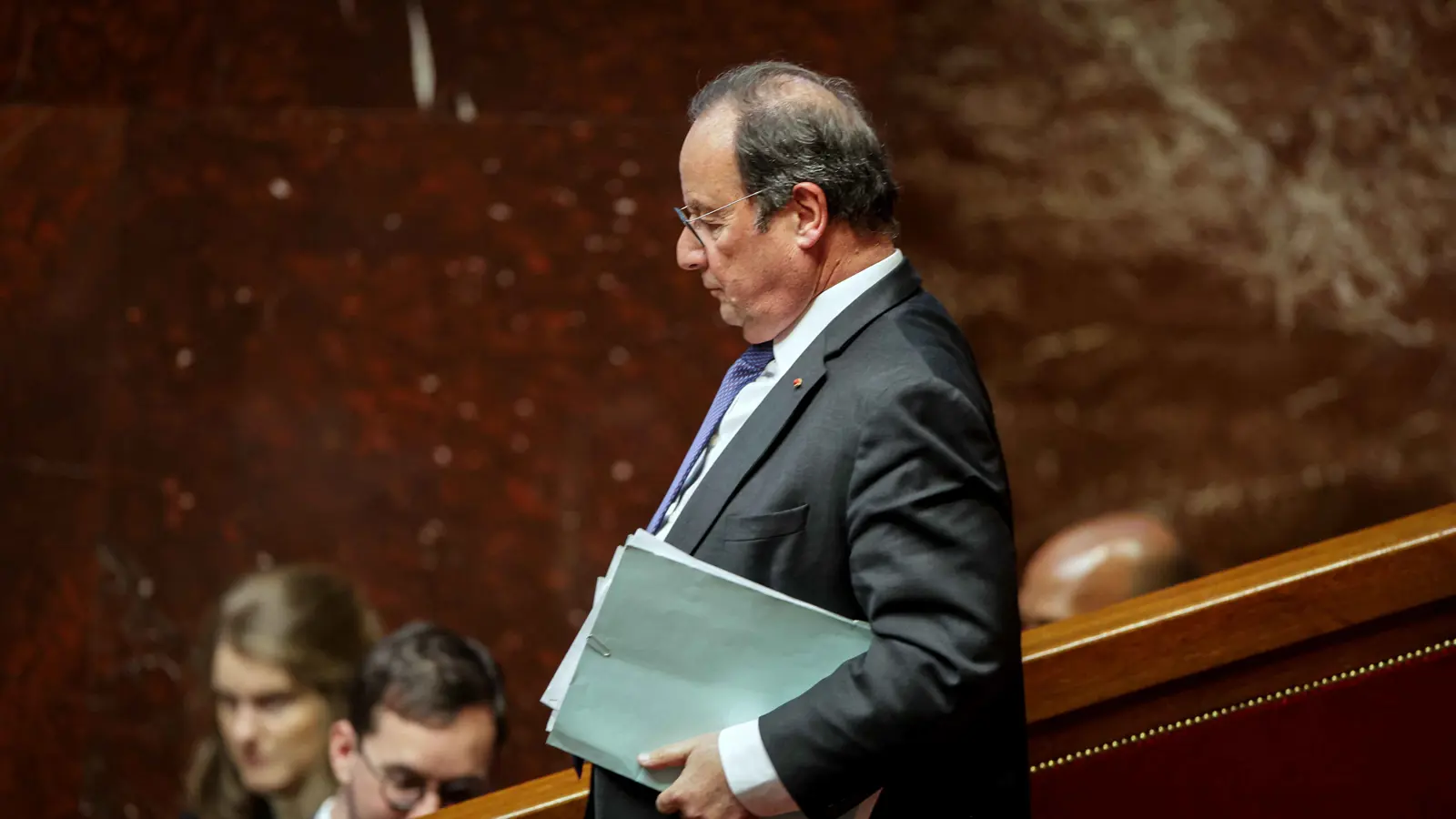 "نمتلك المفتاح".. حزب هولاند يعود إلى واجهة السياسة الفرنسية