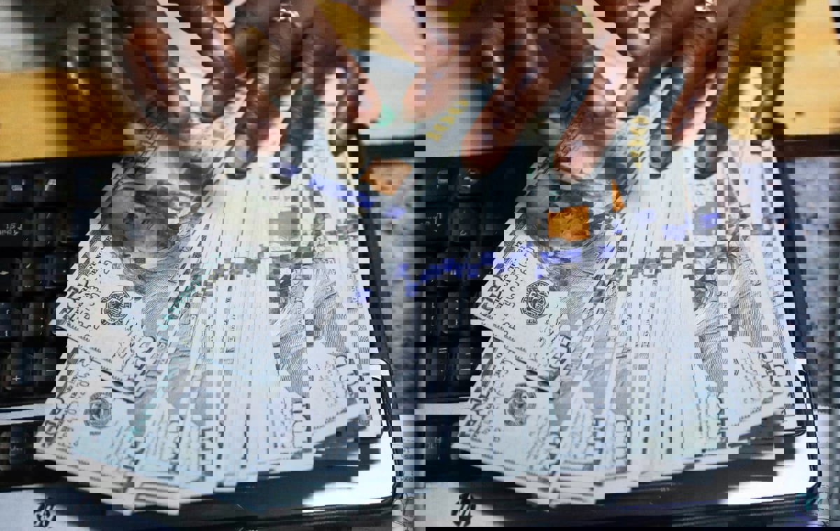 استقرار أسعار الذهب وتراجع الدولار مع ترقب البيانات الأمريكية‎