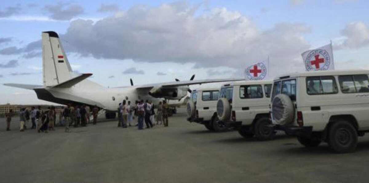 وصول مساعدات طبية إلى مطار صنعاء اليمني