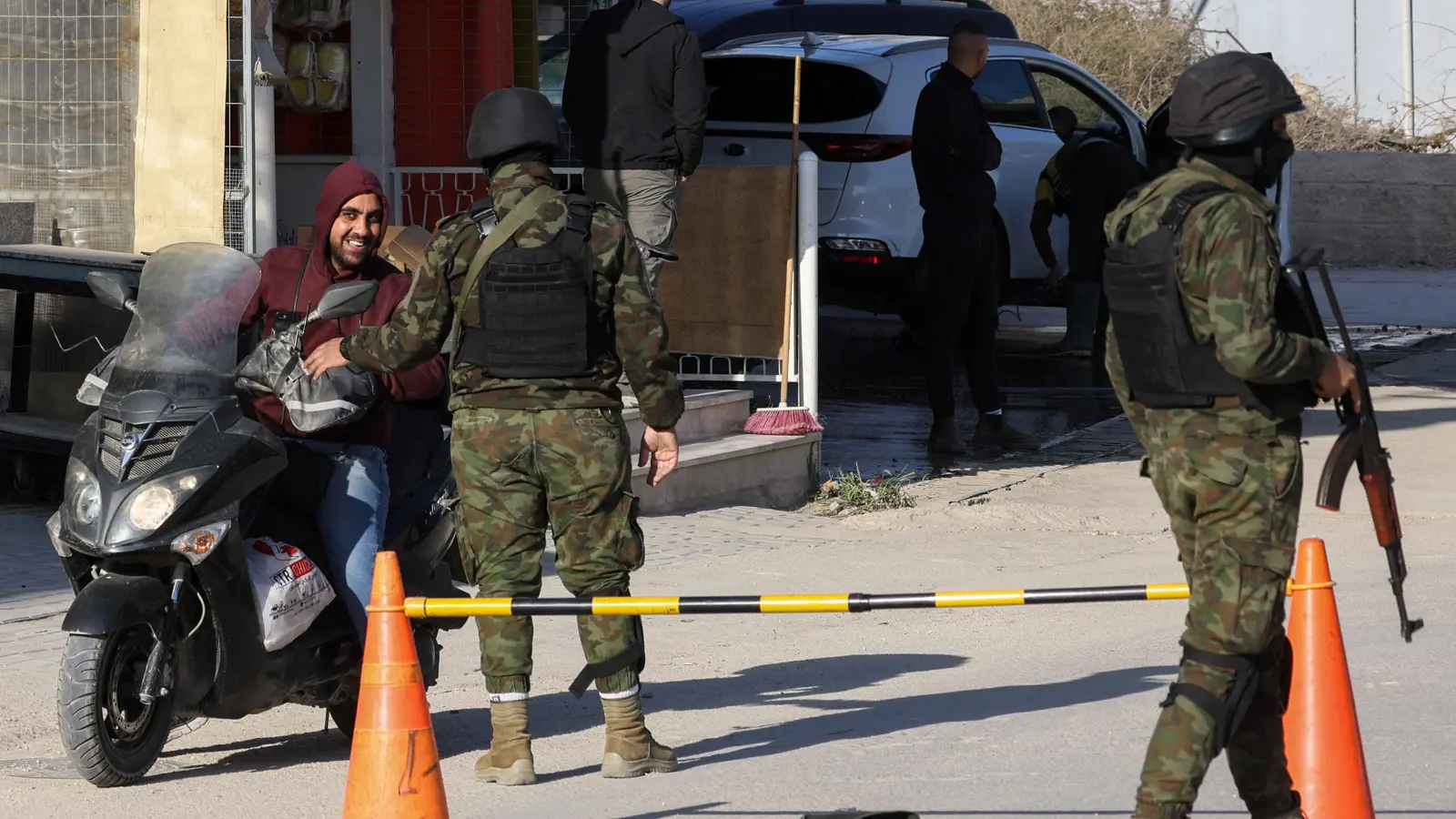 ضمن عملية أمنية.. اشتباكات في جنين بين مسلحين وأجهزة السلطة