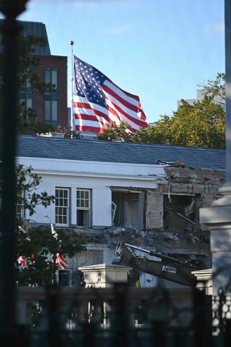 من أعمال الهدم في البيت الأبيض